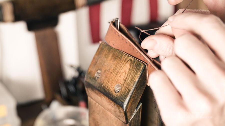 how-to-make-a-leather-keychain-tutorial-diy-01-00045
