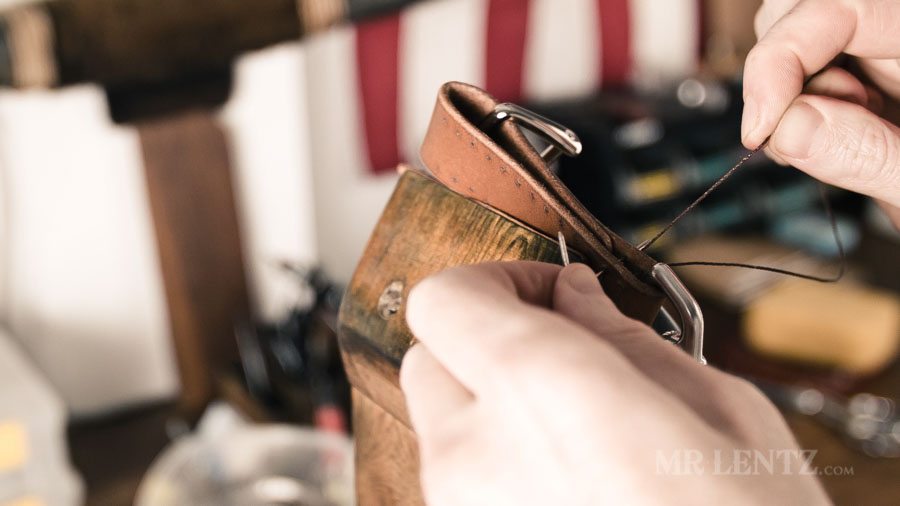 how-to-make-a-leather-keychain-tutorial-diy-01-00053