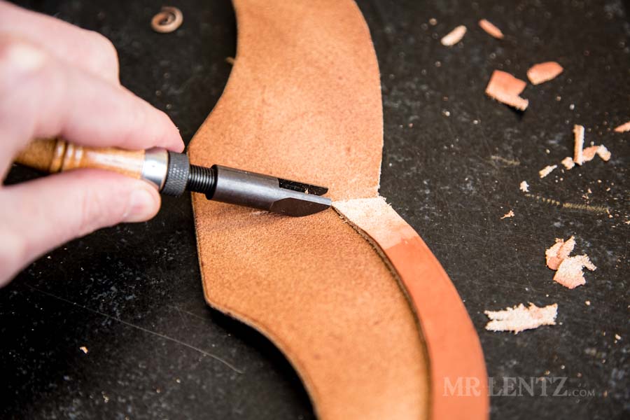 using the v gouge onleather sheath