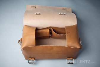 interior pockets mens leather duffel