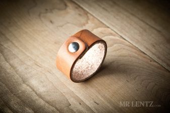 brown leather napkin ring