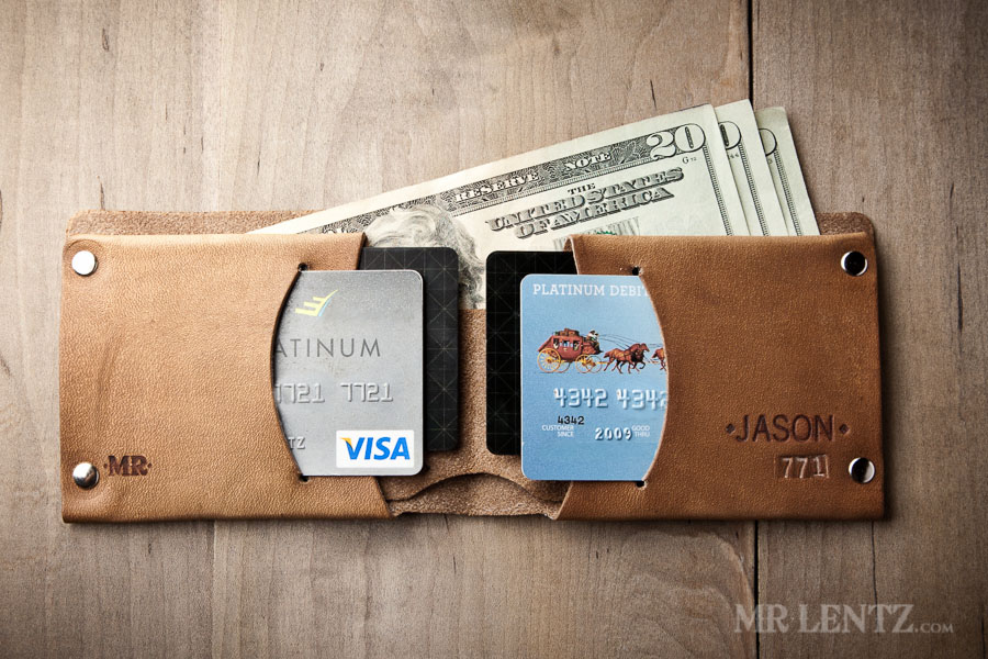 thin-bifold-leather-wallet-western-brown-0119_Personalized