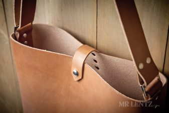 tote bag with snap closure